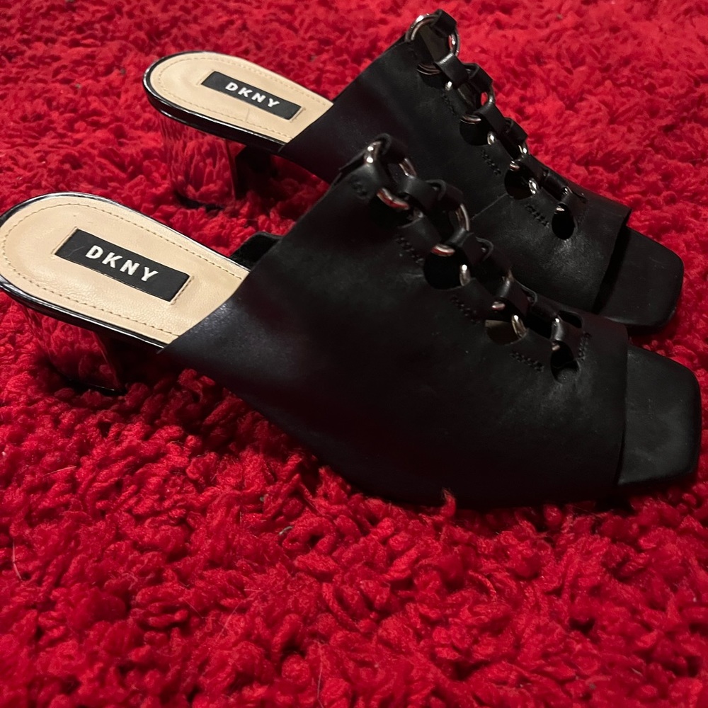 DKNY black leather sandal